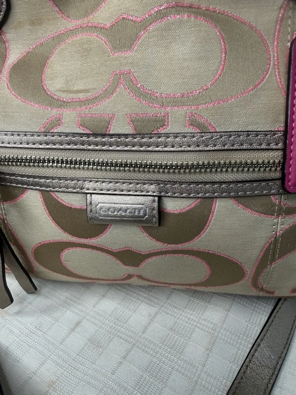 Coach Daisy Outline Signature Metallic Mia Tote handbag, model F23940. - Picture 7 of 10